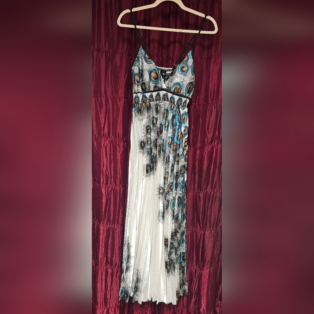 Pleated Maxi Dress with Peacock Motif - White/Teal - Picture 3 of 6